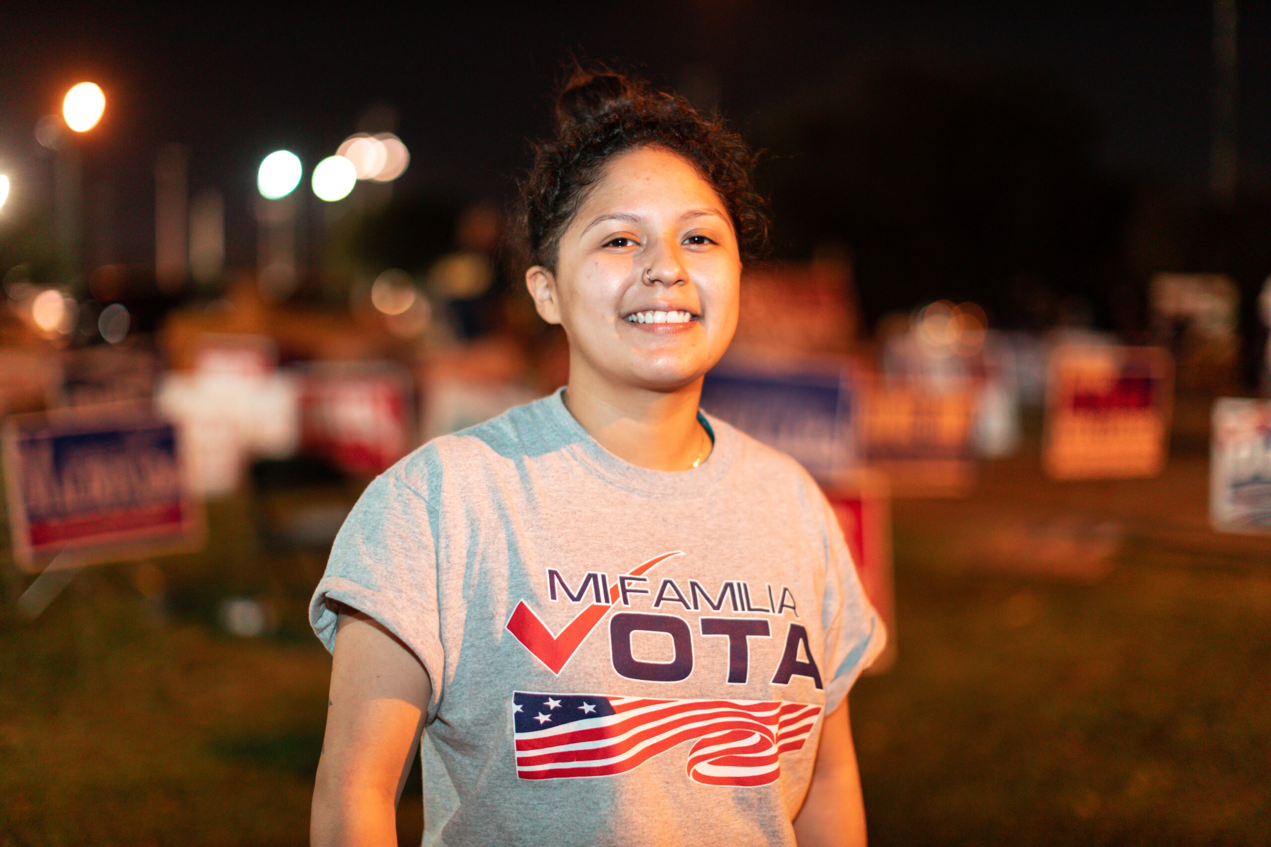 Photo of an organizer wearing a shirt that says 'Mi Familia Vota'